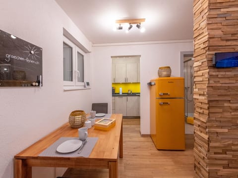 Ambassador "Yellow Home", (Grächen). 2-Bettwohnung