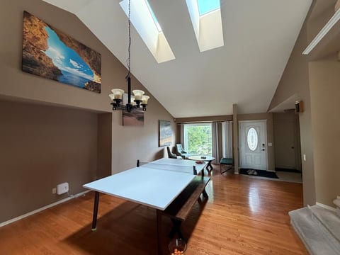 4BR Pet-Friendly Home w Parking