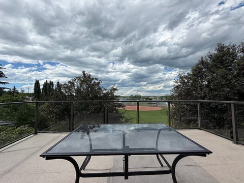 4BR Pet-Friendly Home w Parking