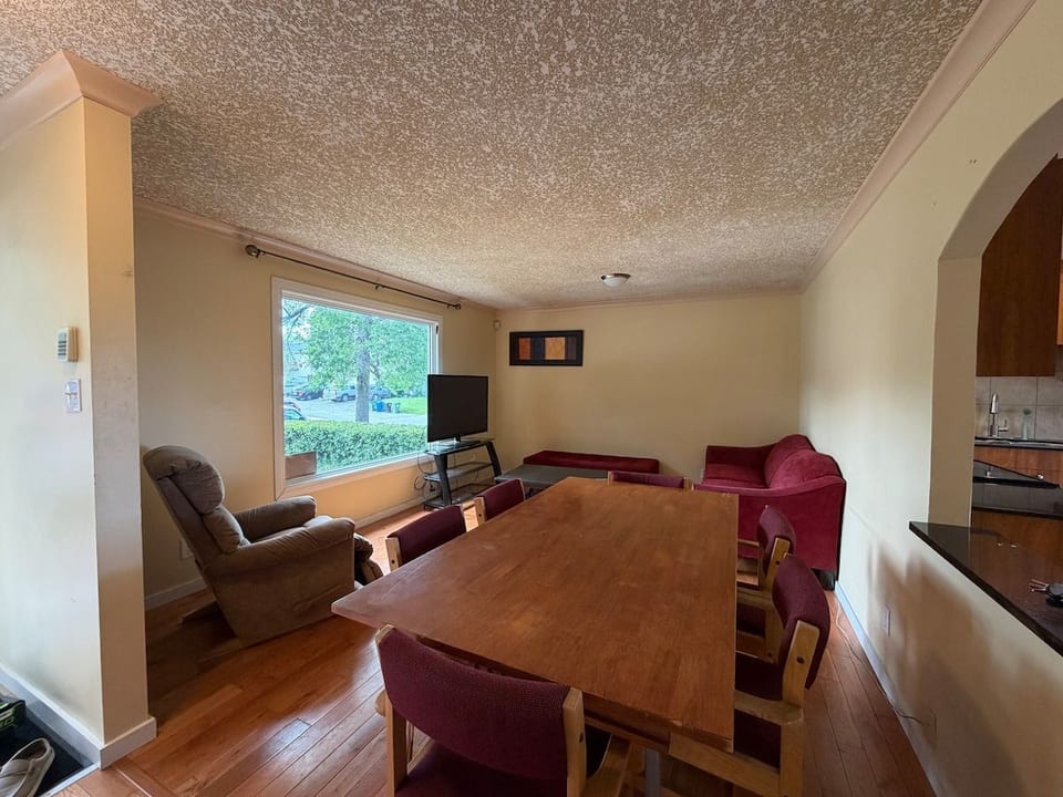 3BR Calgary Home with Patio & BBQ image 1