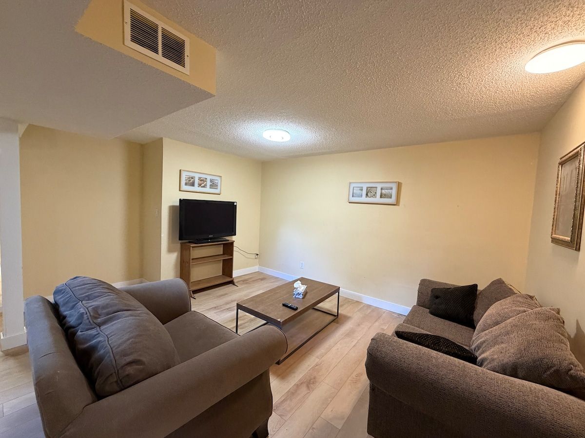 Private 2BR Calgary Basement Suite image 1