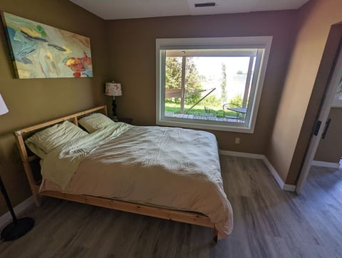 Live in the Park - 2 Bedroom Walkout Pet Friendly