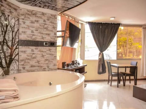 Two Bedroom Hot Tub Parc Poblado AC, Security