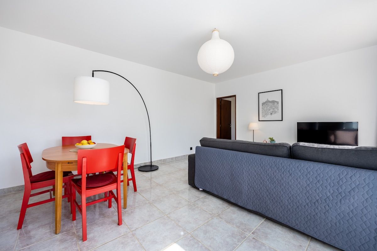 Living room - Dining table can function as a luminous workspace for solo guests and couples