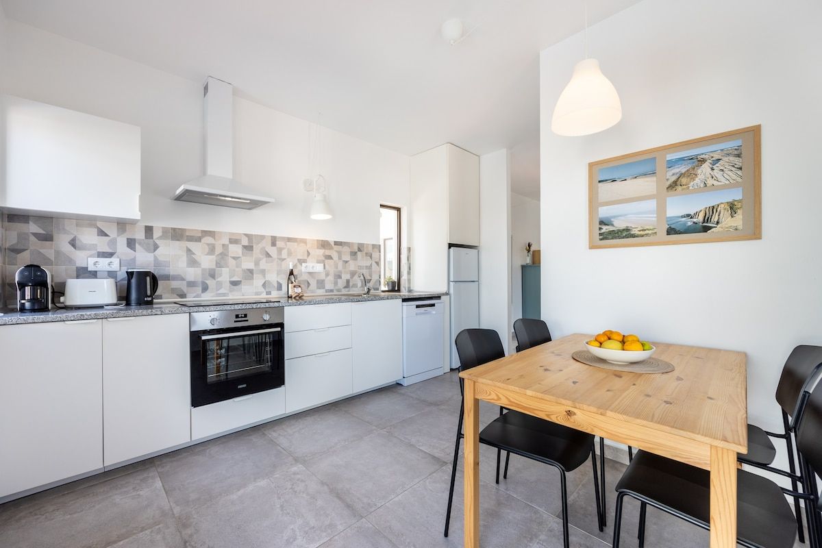 Full kitchen with dishwasher, oven, microwave, refrigerator/freezer, coffee machine, toaster, kettle and dining table