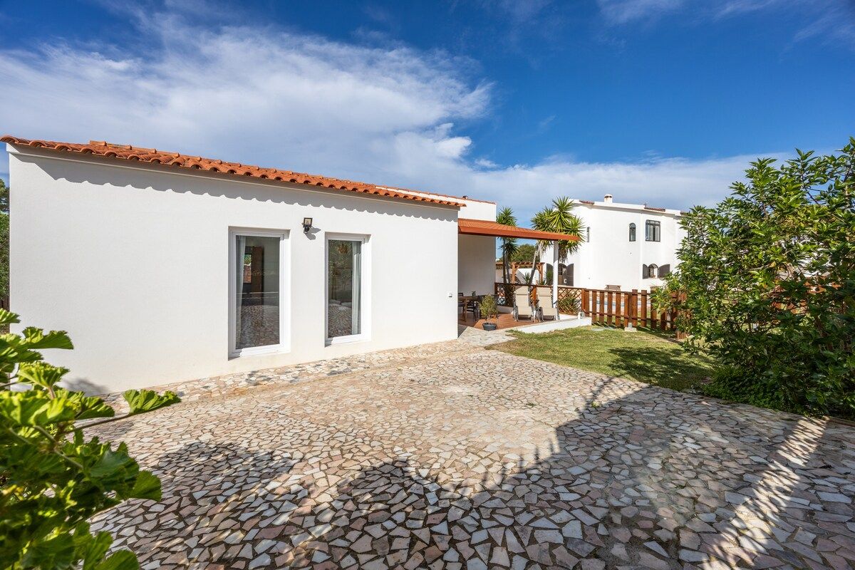 Private front yard with terrace
