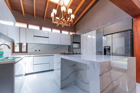 Exclusive 4BR Villa with private nightclub & pool