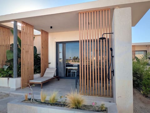 Unique Upscaled Cabana Minutes From Pool & Beach image 2