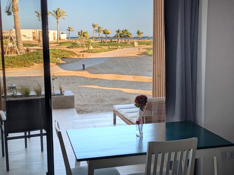 Unique Upscaled Cabana Minutes From Pool & Beach image 3