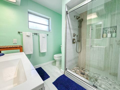 Refresh in style in Hollywood, Florida, United States! This modern bathroom features a glass-enclosed rainfall shower, sleek fixtures, and natural light—perfect for relaxing after a day by the coast. Ideal for guests seeking comfort and convenience