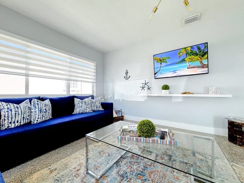The vibe in this room is so refreshing. The perfect place to read for a while or plan your next day of vacation.