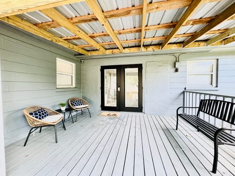 Cozy and stylish: A mix of comfort and aesthetics makes this patio the perfect spot to unwind and enjoy peaceful moments 