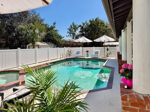 “5‑BR Family Retreat Pool & RV space 4 mi to JRC image 4