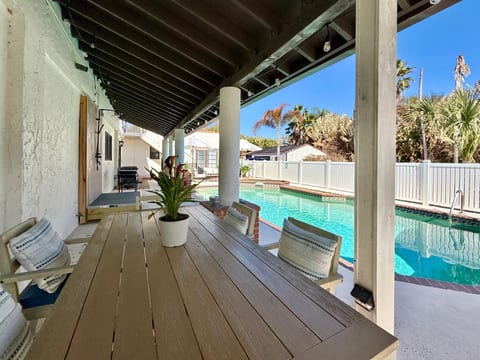 “5‑BR Family Retreat Pool & RV space 4 mi to JRC image 3