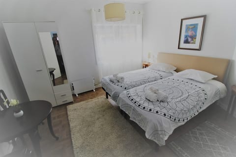 Aveiro Apartment with Patio