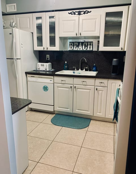 Full Kitchen - has plates, silverware, cookware and more !