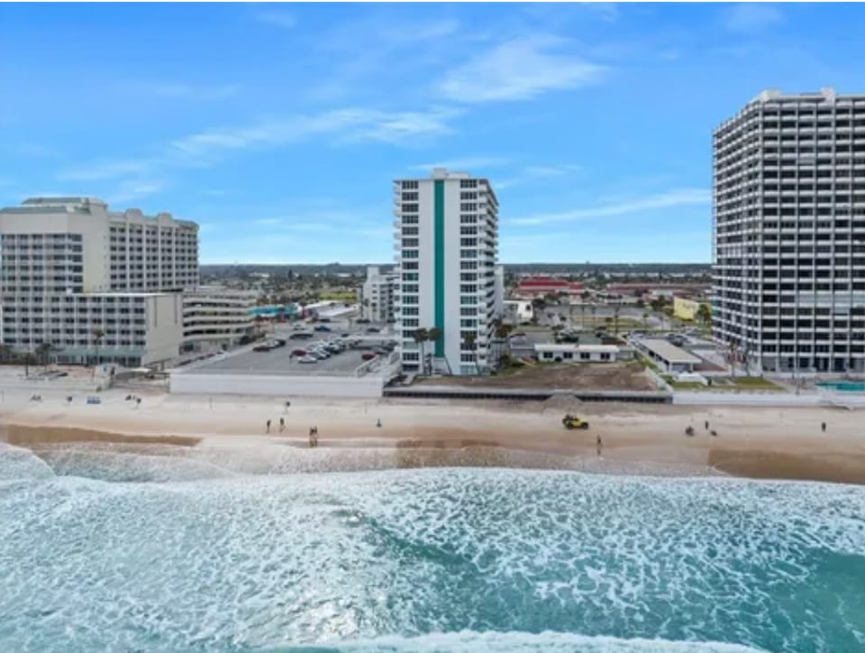 BEACHFRONT directly on Oceanfront CONDO - Daytona Beach