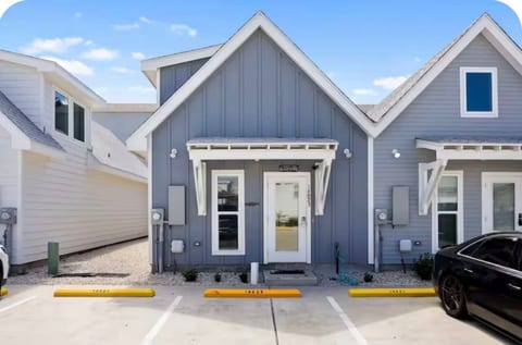 Walk 2 Whitecap Beach•Pool•Arcade•Sleeps 6