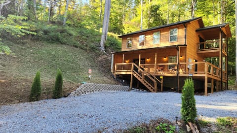 NEW Cozy Creek Cabin on Gatlinburg & Pigeon Forge