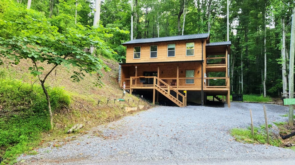 NEW Cozy Creek Cabin on Gatlinburg & Pigeon Forge - Sevierville