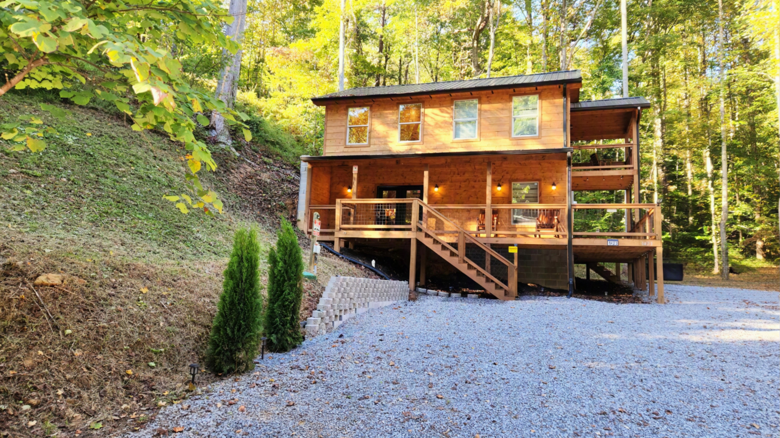 NEW Cozy Creek Cabin on Gatlinburg & Pigeon Forge