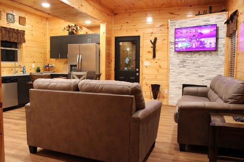 NEW Cozy Creek Cabin on Gatlinburg & Pigeon Forge image 3