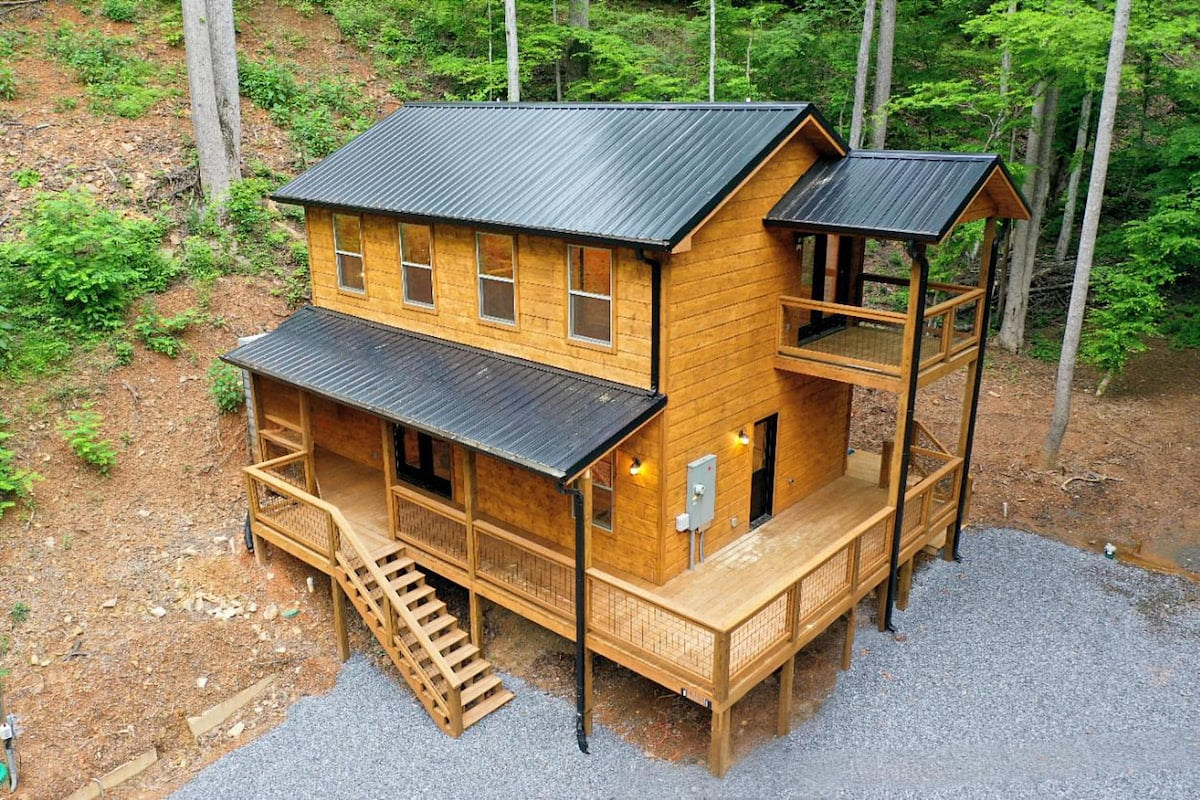 NEW Cozy Creek Cabin on Gatlinburg & Pigeon Forge image 1
