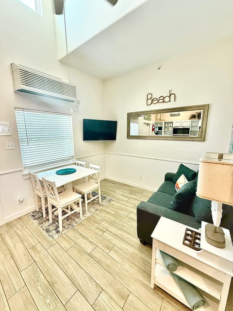 North Padre Waterfront | 2 Pools+Beach+Waterslides