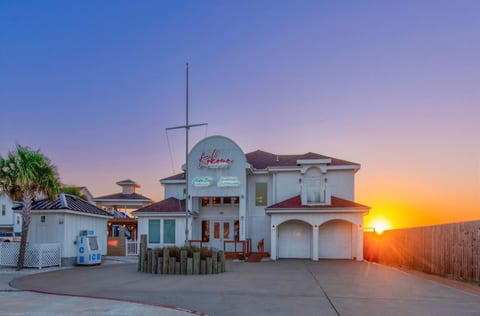 North Padre Waterfront | 2 Pools+Beach+Waterslides