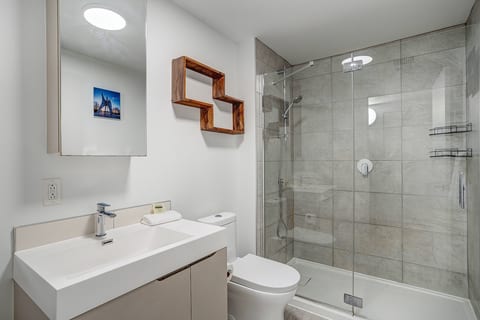 Modern 2BR Downtown Montreal | Humanity