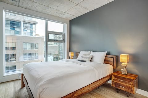 Modern 2BR Downtown Montreal | Humanity
