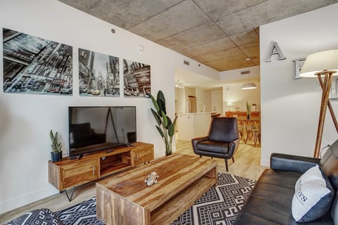 Modern 2BR Downtown Montreal | Humanity