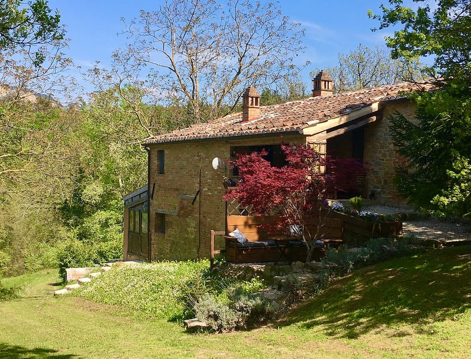 Valley View Romantic Farmhouse Apartment image 1