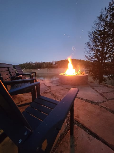 Lakefront Private Fish Swim Dollywood Firepit image 3