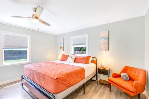 BlueJay's Nest: Game Room, King Bed, Walk to Water image 4