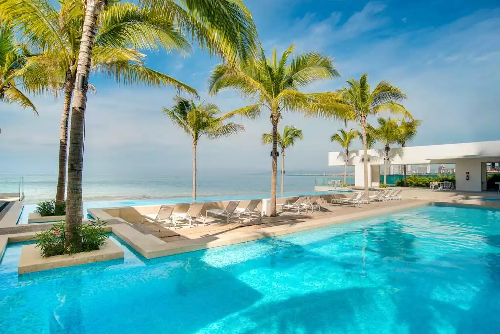 Spend your days relaxing at one of our many pools:  Infinity pool, lap pool, deep pool, kiddie pool, jacuzzi tub.