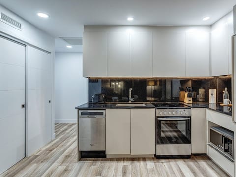 Furnished 2BR Downtown Montreal | Stanbrooke