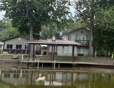 Tippicanoe riverfront home … fish boat and kayak