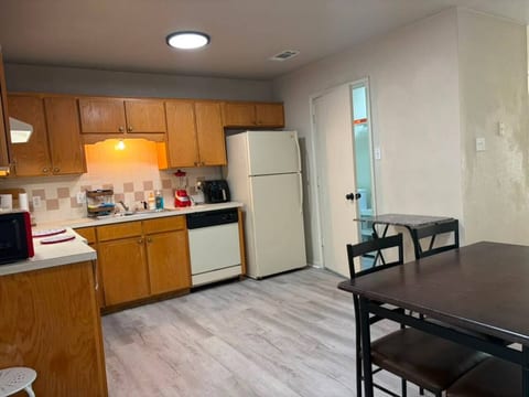 Huge 1200sf 2BR/4 Min Ft Cavazos-Officers & Nurses