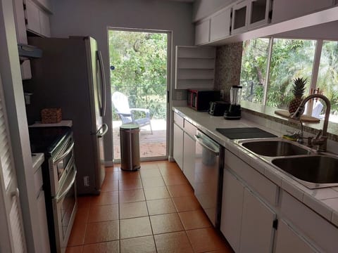 Oasis of calm in Florida - Villa with heated pool image 4