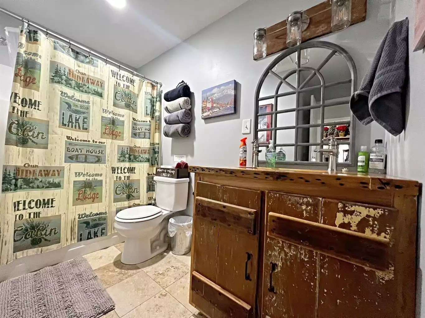 Updated Full Bathroom with cabin-y fixtures! - Rustic Retreat - Luray