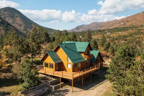 Stunning 360° Views - Hiker's Paradise!