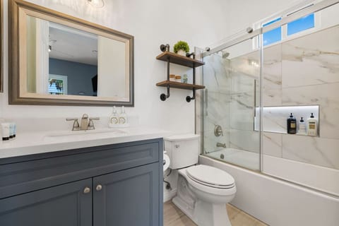 Clean, updated bathroom w/ spacious vanity & fresh, functional finishes.