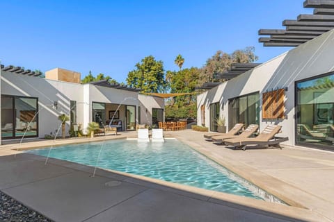 Luxury Resort-Style Retreat in Palm Springs
