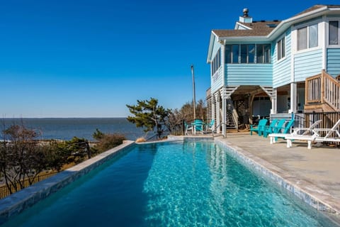 Sound-Front Retreat with Infinity Pool