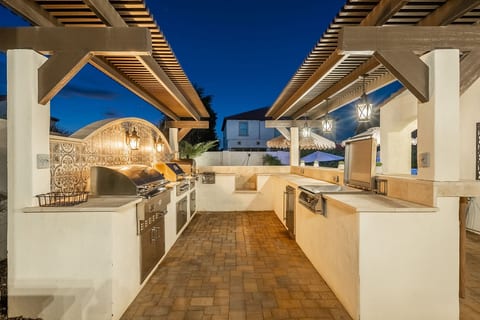 Open-air kitchen & bar setup designed for effortless outdoor cooking & entertaining