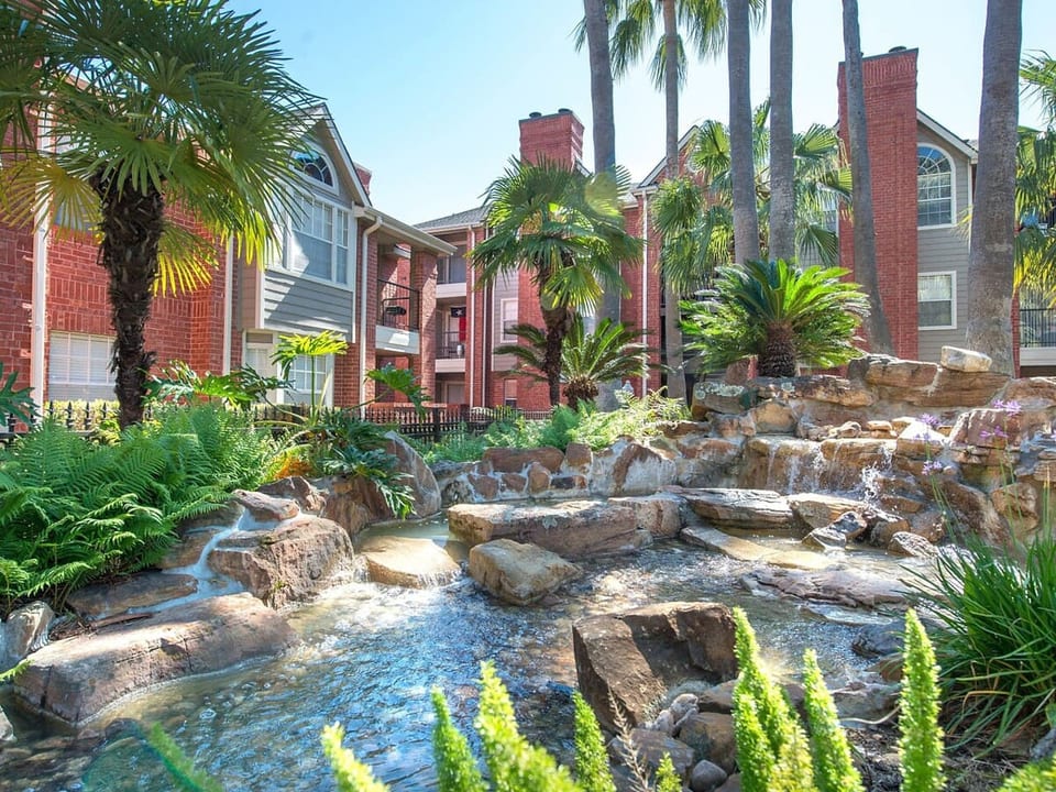 Medical Center 2BR with Resort Amenities - Houston