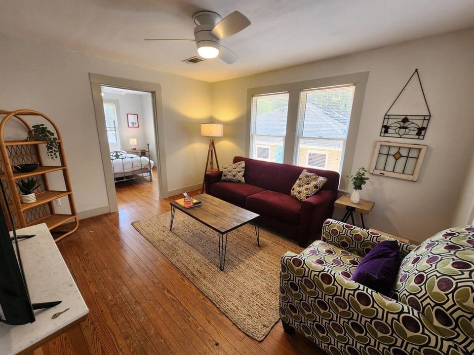 Quiet Heights Hideaway – Walk to Restaurants - Houston