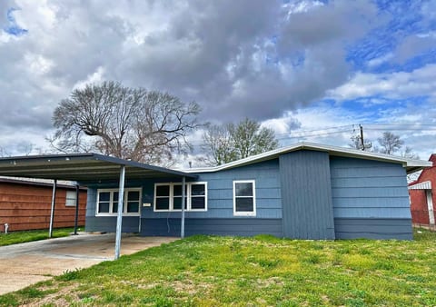 Affordable East Houston Stay 20 Min to