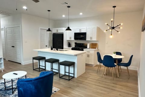 Quiet 3BR Home  Fast Access to IAH & Downtown